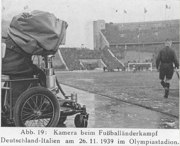 Fernsehkamera der Fernseh AG beim Fußballländerkampf Deutschland-Italien am 26.11.1939 im Olympiastadion