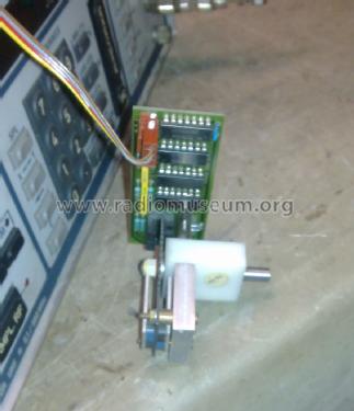 Générateur Synthétiseur - UHF Generator 740A; Adret Électronique; (ID = 1667387) Ausrüstung