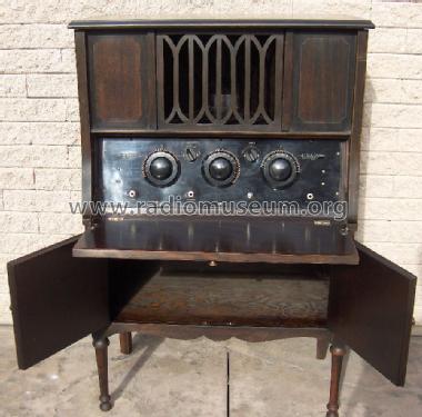 Model-V ; Aer-A-Dyne (ID = 1232913) Radio