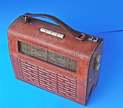 Transistor 3040 FM; AGA and Aga-Baltic (ID = 2795742) Radio