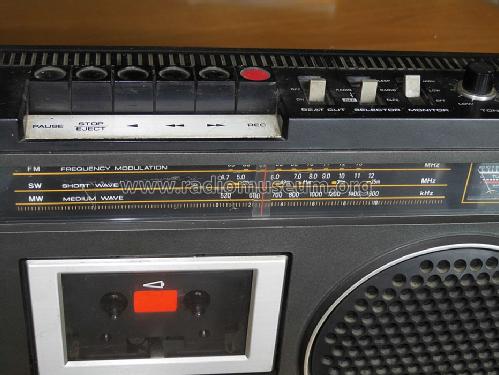 3 Band Radio Cassette Recorder AJ-350 H; Akai Electric Co., (ID = 1679808) Radio