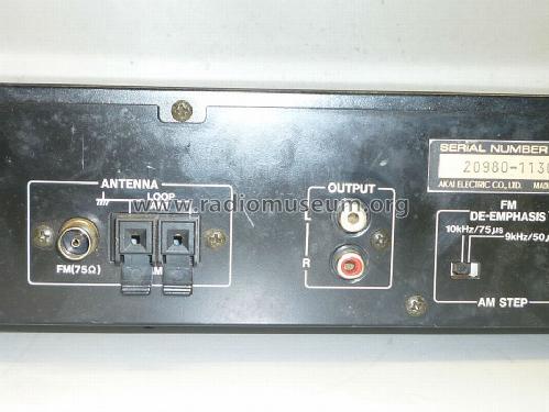 Quartz Synthesizer Tuner AT-52; Akai Electric Co., (ID = 1184790) Radio