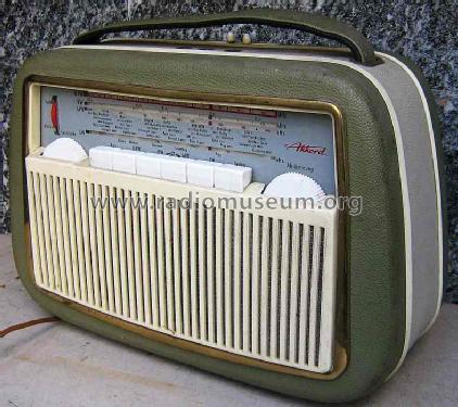 Pinguin U59; Akkord-Radio + (ID = 740141) Radio