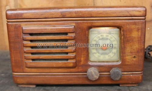 B-17101 ; Allied Radio Corp. (ID = 3157651) Radio