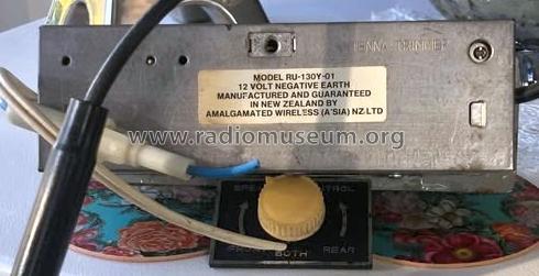 Clarion Push Button Car Radio RU-130Y-01; Amalgamated Wireless (ID = 3173672) Car Radio
