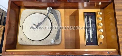 Radiola Red Shoes DZ221; Amalgamated Wireless (ID = 3198951) Radio