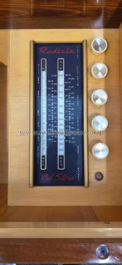 Radiola Red Shoes DZ221; Amalgamated Wireless (ID = 3198952) Radio