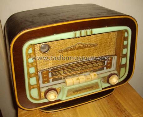 Cadet ; Antena; Paris (ID = 1698245) Radio