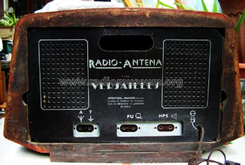 Versailles PR ; Antena; Paris (ID = 3132789) Radio