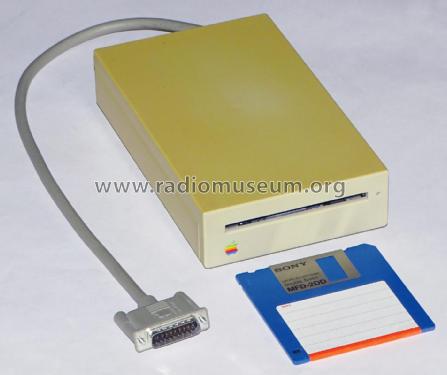 Macintosh 800K external drive M0131; Apple Computer ; (ID = 2322691) Computer & SPmodules