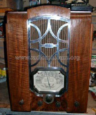 AC 636 Senior; Barco, Belgian (ID = 1283352) Radio