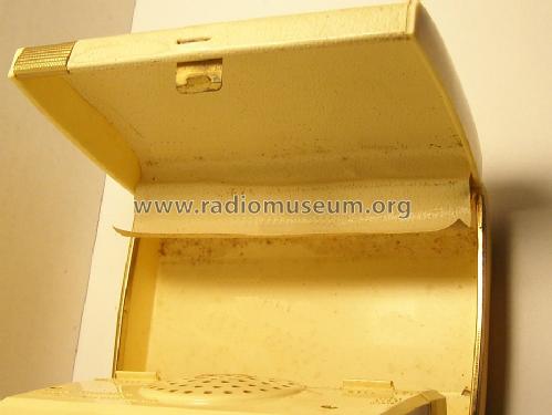 840 Travel Clock Radio ; Bulova Watch Corp.; (ID = 1427911) Radio
