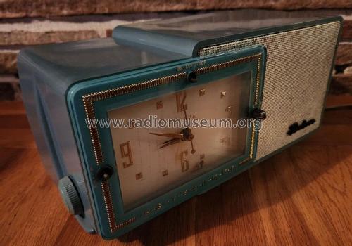 Clock Radio 100; Bulova Watch Corp.; (ID = 2855559) Radio