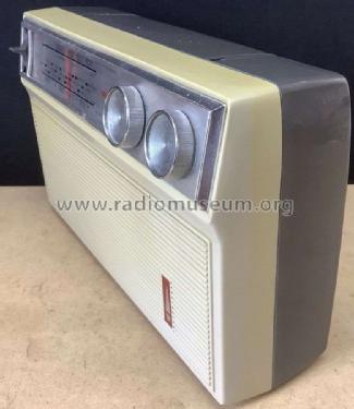 TR122; Bush Radio; London (ID = 2639409) Radio