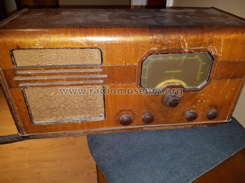 527A ; Canadian (ID = 2110134) Radio