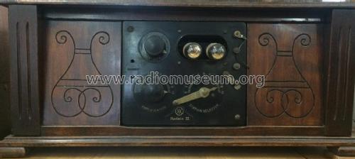 Radiola III ; Canadian (ID = 2215896) Radio