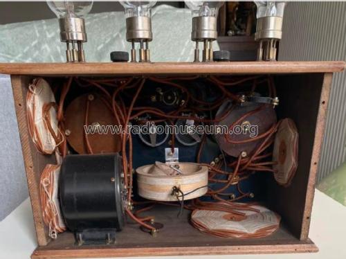 Poste à 4 lampes extérieures ; Carton & Fils, G. GC (ID = 2990914) Radio