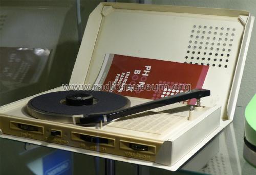 Radio Phonograph , Phono Book ; CBC Charles Brown (ID = 2225867) Radio