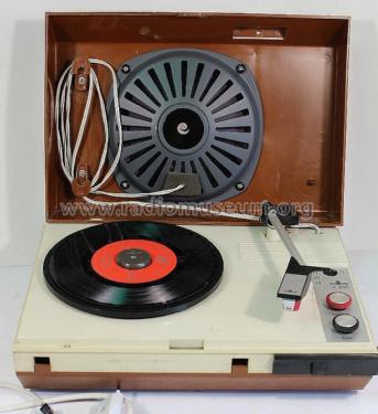 A-2110 ; Cosmo S.A., (ID = 3131552) R-Player