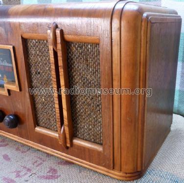 66BC; Courtenay Brand; (ID = 3030318) Radio