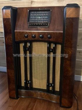 1940 ; Crosley Radio and (ID = 2849016) Radio