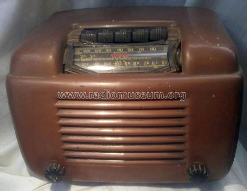 J729 ; Crosley Radio and (ID = 2883636) Radio