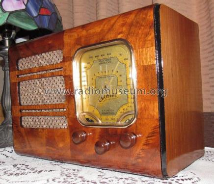 676 ; Crosley Radio Corp.; (ID = 1943887) Radio