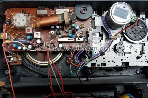 Radio Cassette Recorder MR-M8118; Crown Radio Corp.; (ID = 2547281) Radio