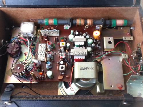 Solid State 11 Transistor 4 Band TR-145W; Crown Radio Corp.; (ID = 1967869) Radio