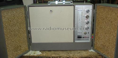 14 Transistor 3 Bands Portable Stereo Radio Phonograph SPH-220; Crown Radio Corp.; (ID = 2334674) Radio