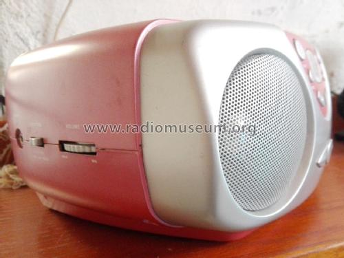 Portable AM/FM CD Player RCD243EU; Curtis International (ID = 2526039) Radio