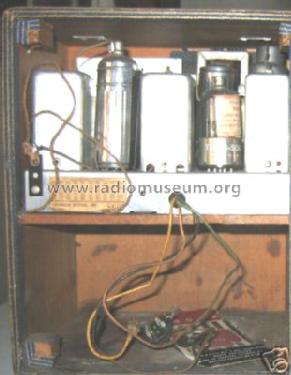 286 ; Detrola; Detroit MI (ID = 240765) Radio