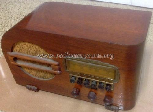 221 ; Detrola; Detroit MI (ID = 2372263) Radio