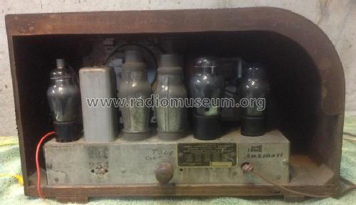 221 ; Detrola; Detroit MI (ID = 2372264) Radio