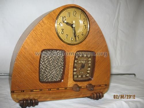 302 ; Detrola; Detroit MI (ID = 1160294) Radio