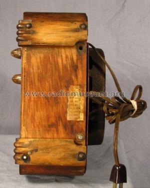 302 ; Detrola; Detroit MI (ID = 1227958) Radio