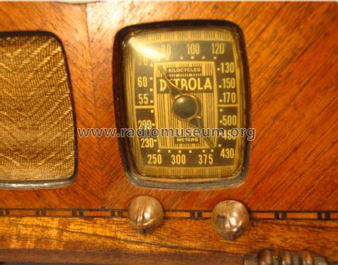 302 ; Detrola; Detroit MI (ID = 1227960) Radio