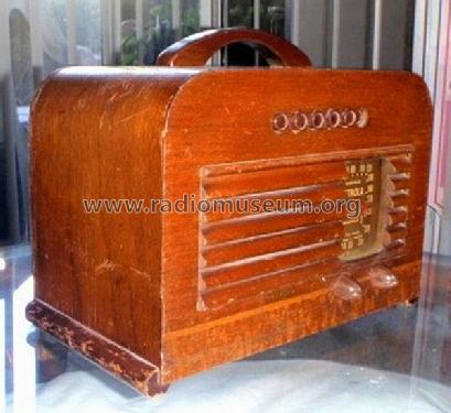 3201 ; Detrola; Detroit MI (ID = 1251628) Radio