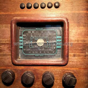 Philco 717; Dominion Radio & (ID = 2903625) Radio