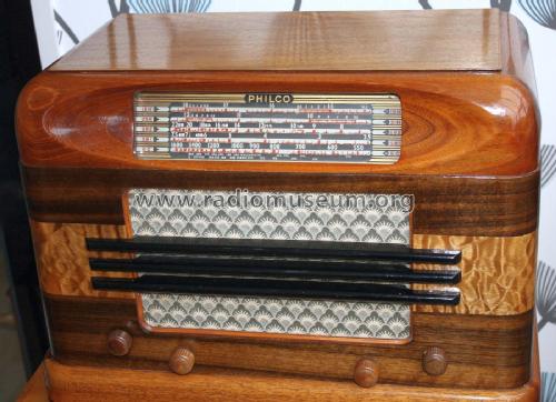 Philco 733; Dominion Radio & (ID = 2962070) Radio