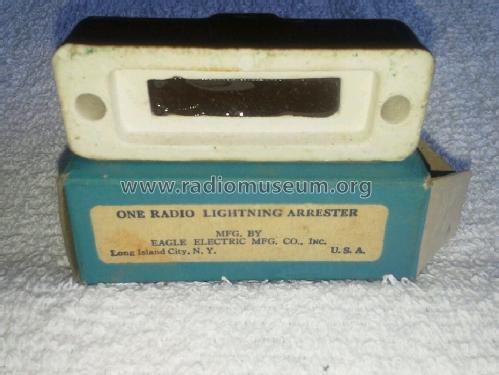 One Radio Lightning Arrester Cat. No. 261; Eagle Electric Mfg. (ID = 1701238) Altri tipi