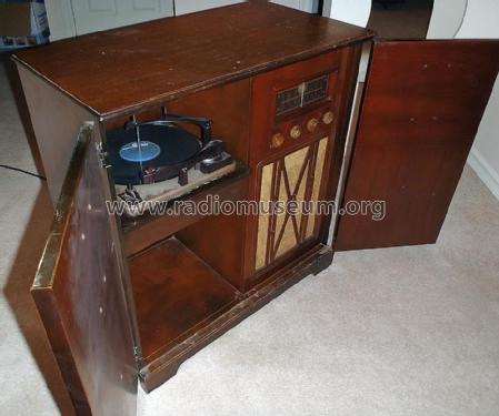 Viking Radiogram 52-110A; Eaton Co. Ltd., The (ID = 1183351) Radio