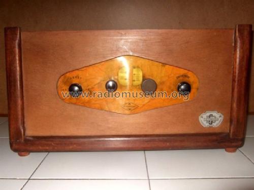 Inconnu - Unknown 4 ; Familial Radio, G. (ID = 1182244) Radio