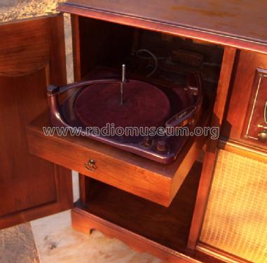 Capehart 1002-F Ch= P8, changer P71; Farnsworth (ID = 1317893) Radio