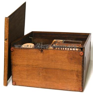 Brevets Marconi 4-Röhren 2-Türen ; Favarger & Co.; (ID = 3169612) Radio