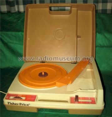 Phonograph 825; Fisher-Price; East (ID = 1104369) Enrég.-R