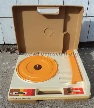 Phonograph 825; Fisher-Price; East (ID = 1417323) R-Player