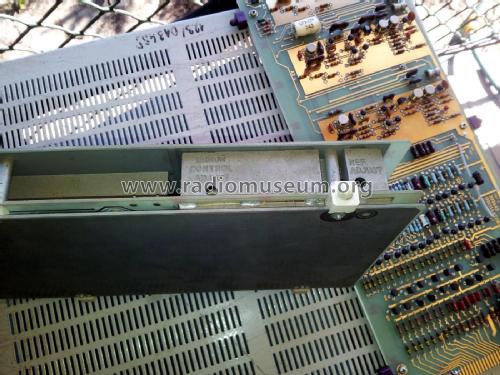 Programmable AC Calibrator - Kalibrator 5200A; Fluke, John, Mfg. Co (ID = 2633166) Equipment