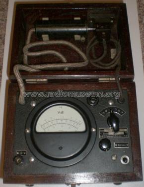 Röhrenvoltmeter RV6 KM586; Funkwerk Dresden, (ID = 1607348) Ausrüstung