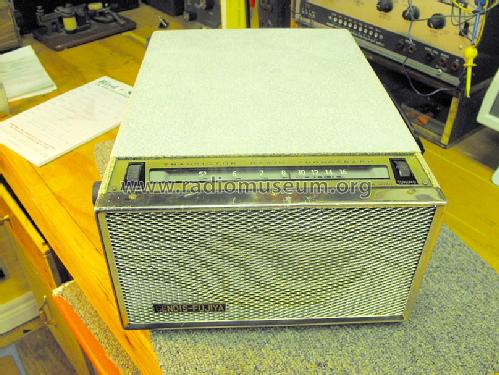 Gendis-Fujiya Transistor Radio Phonograph ; Fujiya Electric Co. (ID = 1190155) R-Player